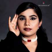 What are the importance and benefits of make-up artist courses?